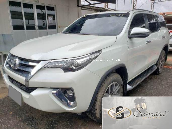 TOYOTA HILUX SW4 19/19