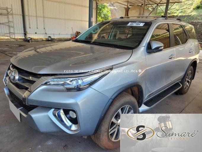 TOYOTA HILUX SW4 16/16