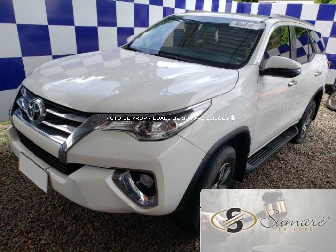 TOYOTA HILUX SW4 19/19